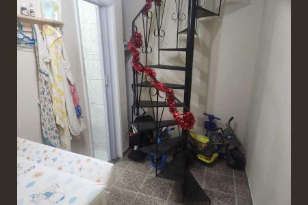 Casa à venda com 102m², 4 quartos e sem vaga