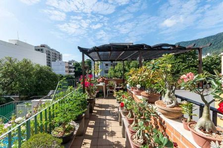 Casa à venda com 312m², 4 quartos e 2 vagas