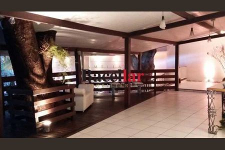 Casa de condomínio à venda com 433m², 4 quartos e 8 vagas