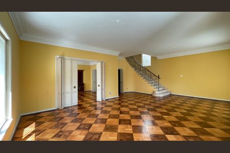 Casa à venda com 643m², 3 quartos e 2 vagas Casa à venda com 643m², 3 quartos e 2 vagasSala