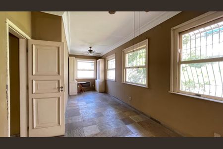 Casa à venda com 643m², 3 quartos e 2 vagas Casa à venda com 643m², 3 quartos e 2 vagasQuarto 3