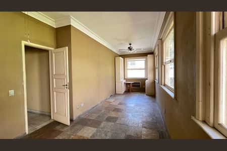 Casa à venda com 643m², 3 quartos e 2 vagas Casa à venda com 643m², 3 quartos e 2 vagasQuarto 3