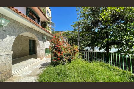 Casa à venda com 643m², 3 quartos e 2 vagas Casa à venda com 643m², 3 quartos e 2 vagasVaranda da Sala