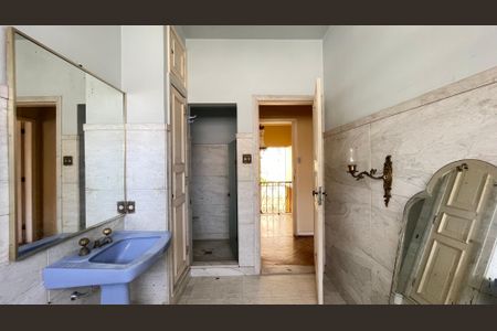 Casa à venda com 643m², 3 quartos e 2 vagas Casa à venda com 643m², 3 quartos e 2 vagasBanheiro Suíte