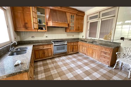 Casa à venda com 643m², 3 quartos e 2 vagas Casa à venda com 643m², 3 quartos e 2 vagasCozinha