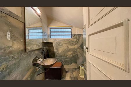 Casa à venda com 643m², 3 quartos e 2 vagas Casa à venda com 643m², 3 quartos e 2 vagasLavabo