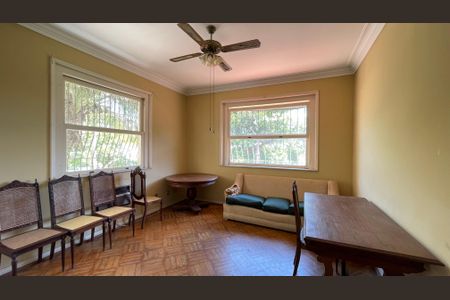 Casa à venda com 643m², 3 quartos e 2 vagas Casa à venda com 643m², 3 quartos e 2 vagasQuarto 1