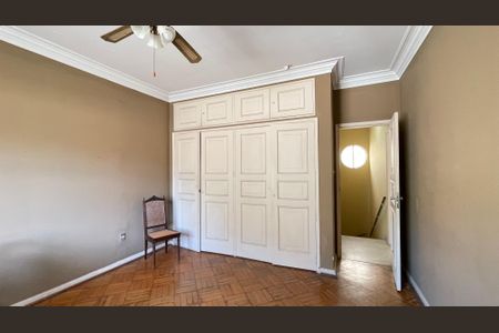 Casa à venda com 643m², 3 quartos e 2 vagas Casa à venda com 643m², 3 quartos e 2 vagasQuarto 2