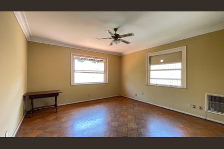 Casa à venda com 643m², 3 quartos e 2 vagas Casa à venda com 643m², 3 quartos e 2 vagasSuíte