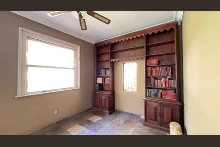 Casa à venda com 643m², 3 quartos e 2 vagas Casa à venda com 643m², 3 quartos e 2 vagasQuarto 3