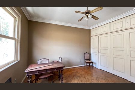 Casa à venda com 643m², 3 quartos e 2 vagas Casa à venda com 643m², 3 quartos e 2 vagasQuarto 2