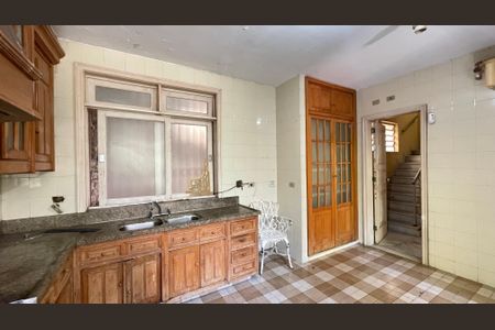 Casa à venda com 643m², 3 quartos e 2 vagas Casa à venda com 643m², 3 quartos e 2 vagasCozinha