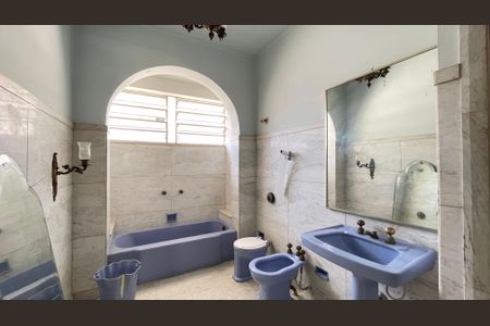 Casa à venda com 643m², 3 quartos e 2 vagas Casa à venda com 643m², 3 quartos e 2 vagasBanheiro Suíte