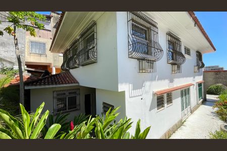 Casa à venda com 643m², 3 quartos e 2 vagas Casa à venda com 643m², 3 quartos e 2 vagasQuintal