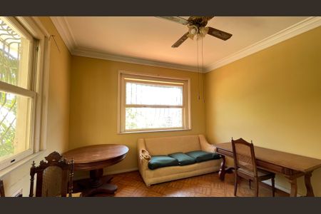 Casa à venda com 643m², 3 quartos e 2 vagas Casa à venda com 643m², 3 quartos e 2 vagasQuarto 1