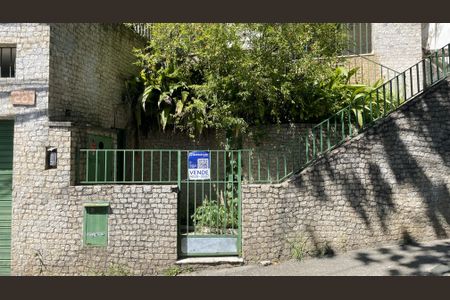 Casa à venda com 643m², 3 quartos e 2 vagas Casa à venda com 643m², 3 quartos e 2 vagasPlaquinha