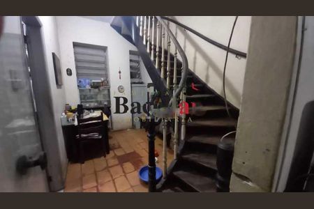 Casa à venda com 144m², 5 quartos e sem vaga