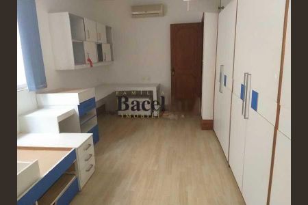 Casa à venda com 481m², 5 quartos e 3 vagas