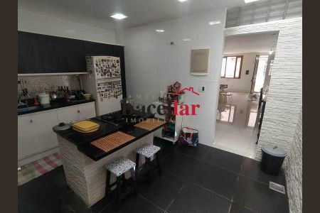 Casa à venda com 3 quartos, 200m² em Vila Isabel, Rio de Janeiro