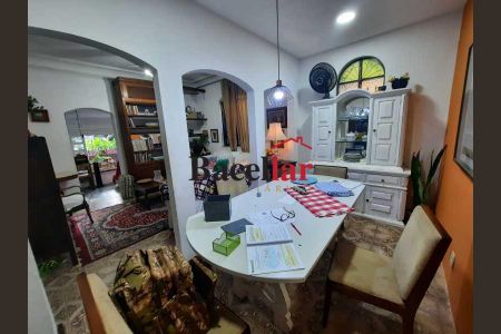 Casa à venda com 5 quartos, 321m² em Rio Comprido, Rio de Janeiro