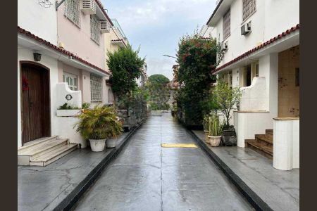 Casa à venda com 86m², 3 quartos e 1 vaga