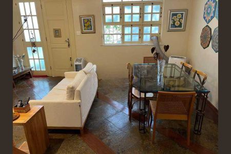 Casa à venda com 86m², 3 quartos e 1 vaga