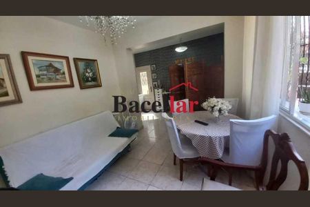 Casa à venda com 240m², 3 quartos e 2 vagas