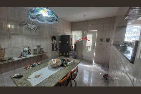 Casa à venda com 240m², 3 quartos e 2 vagas