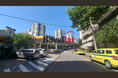 Casa à venda com 240m², 3 quartos e 2 vagas