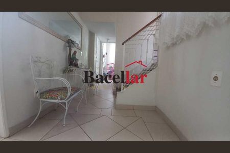 Casa à venda com 240m², 3 quartos e 2 vagas