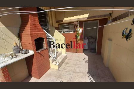 Casa à venda com 240m², 3 quartos e 2 vagas