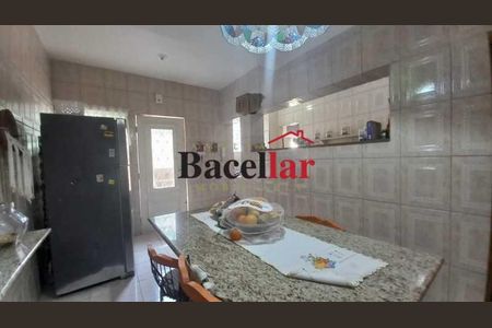 Casa à venda com 240m², 3 quartos e 2 vagas