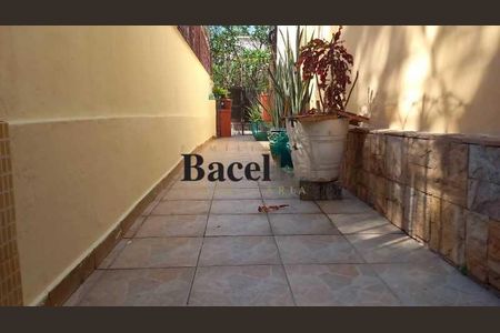 Casa à venda com 240m², 3 quartos e 2 vagas