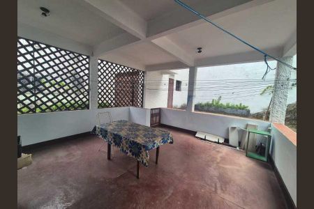 Casa à venda com 240m², 4 quartos e 3 vagas