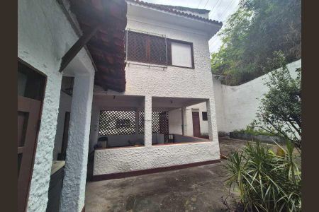 Casa à venda com 240m², 4 quartos e 3 vagas