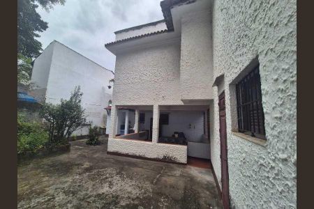 Casa à venda com 240m², 4 quartos e 3 vagas