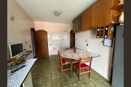 Casa à venda com 250m², 4 quartos e 3 vagas