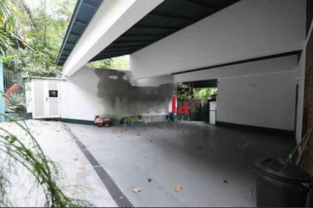 Casa de condomínio à venda com 600m², 4 quartos e 2 vagas