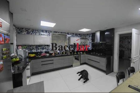 Casa de condomínio à venda com 600m², 4 quartos e 2 vagas