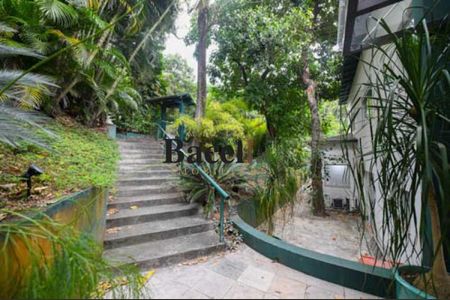 Casa de condomínio à venda com 600m², 4 quartos e 2 vagas