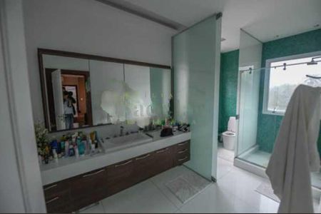 Casa de condomínio à venda com 600m², 4 quartos e 2 vagas