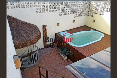 Casa de condomínio à venda com 134m², 3 quartos e 1 vaga