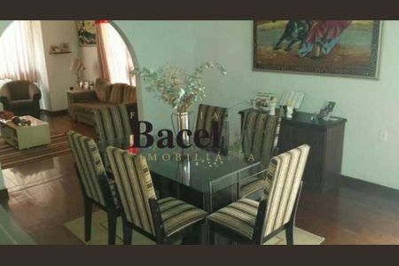 Casa à venda com 320m², 7 quartos e 1 vaga