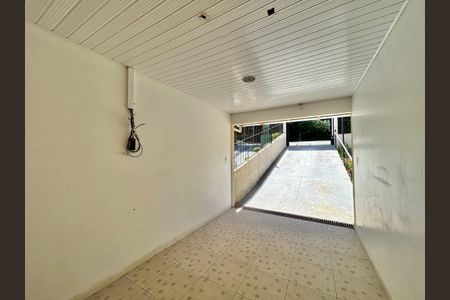 Casa à venda com 300m², 2 quartos e 2 vagasGaragem