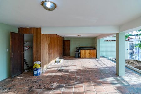 Casa à venda com 300m², 2 quartos e 4 vagasGaragem