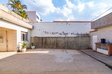 Casa à venda com 300m², 2 quartos e 4 vagasQuintal