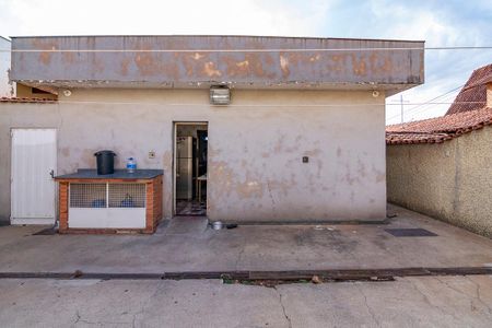 Casa à venda com 300m², 2 quartos e 4 vagasQuintal