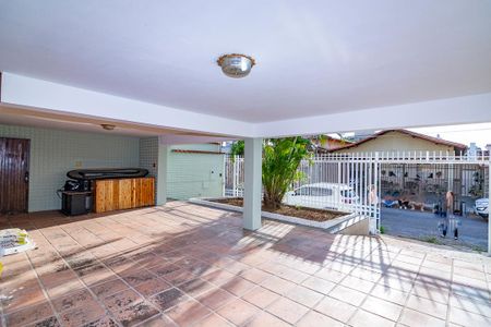 Casa à venda com 300m², 2 quartos e 4 vagasGaragem