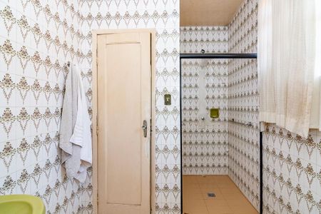 Casa à venda com 300m², 2 quartos e 4 vagasBanheiro