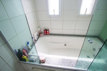 Casa de condomínio à venda com 240m², 5 quartos e 2 vagasBanheiro da Suíte 1